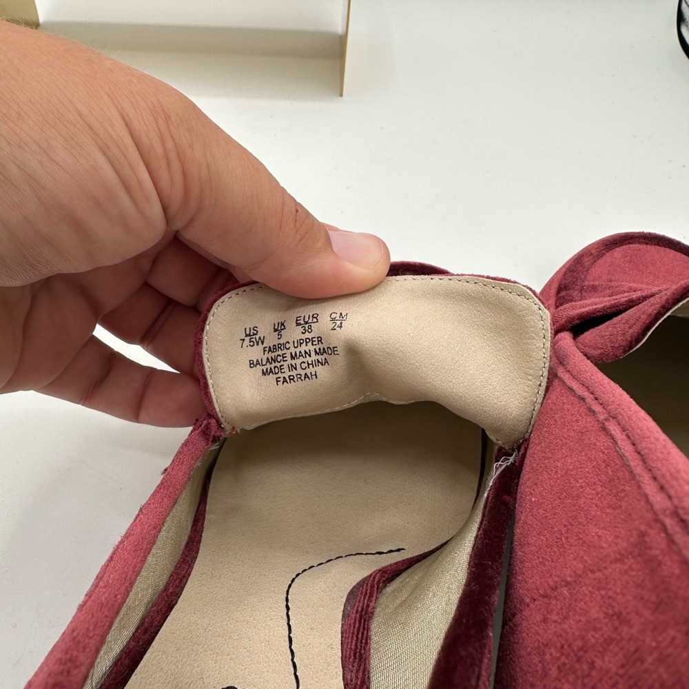 LIFE STRIDE Soft System Farrah Velvet Slip-On Pumps | Size 7.5 Wide - Picture 10 of 14